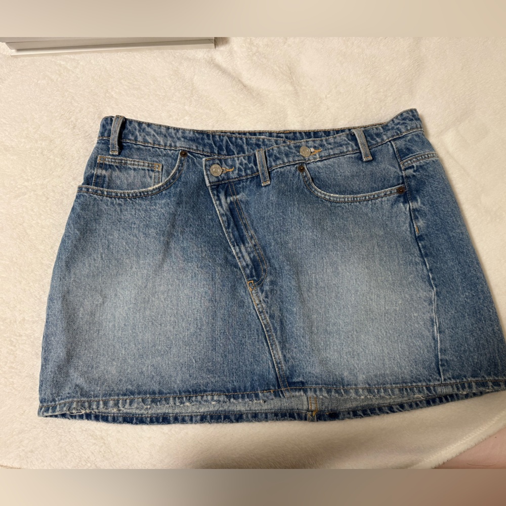 Zara Asymmetric Blue Denim Women's Mini Skirt. Size XL.